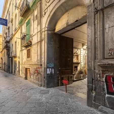 Appartamento Vico Spaccanapoli 2 *
